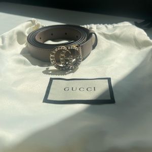 Gucci Leather belt with pearl
Double G buckle